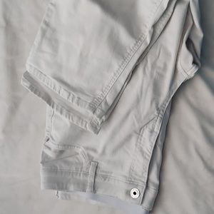 Liz Claiborne Capris.  Size 18W